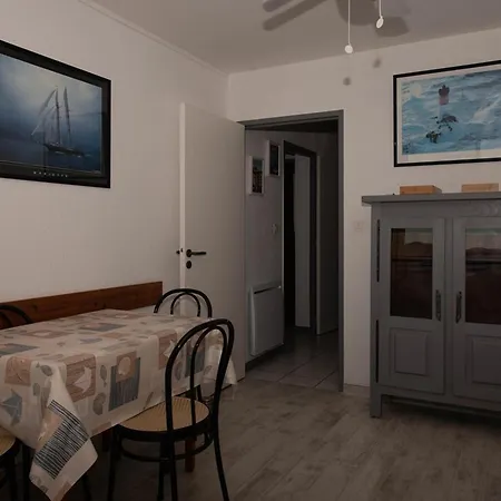 Apartment Le Lavandou, T2 Avec Piscine Et Parking, 4 Couchages - Fr-1-803-20 *